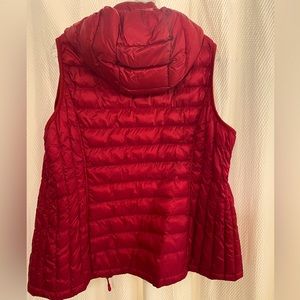 Lightweight hooded puffer vest